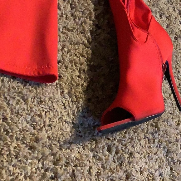 ❤️‍🔥❤️‍🔥Ladies Red Knee Boots❤️‍🔥❤️‍🔥 - Picture 3 of 6